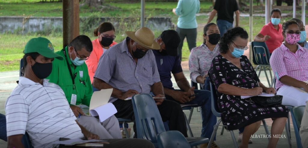 Para lograr el avance y el empoderamiento de las mujeres, estaremos desarrollando diferentes acciones como: Capacitaciones técnicas para hombres y mujeres acerca de Planes de Finca, Conservación y restauración de la diversidad, Ganadería y fincas sostenibles, y más